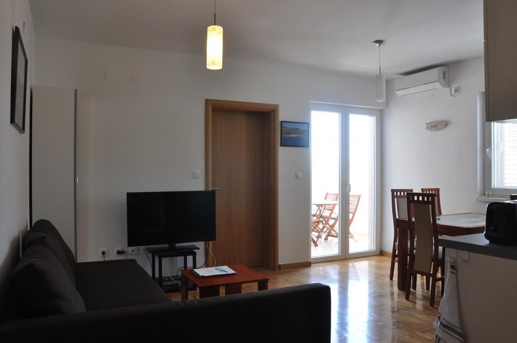 Jelena Apartments Bol Buitenkant foto