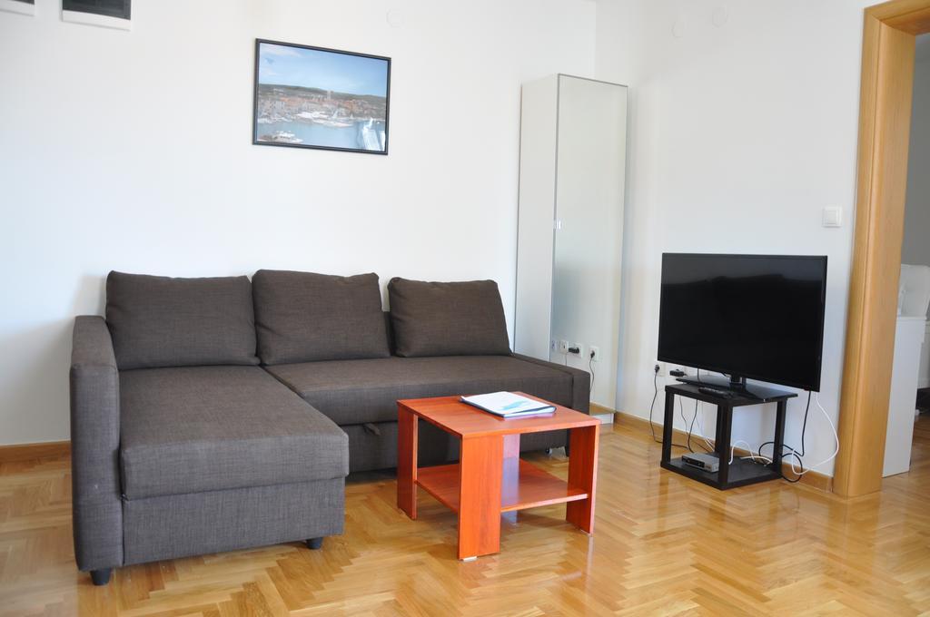 Jelena Apartments Bol Buitenkant foto
