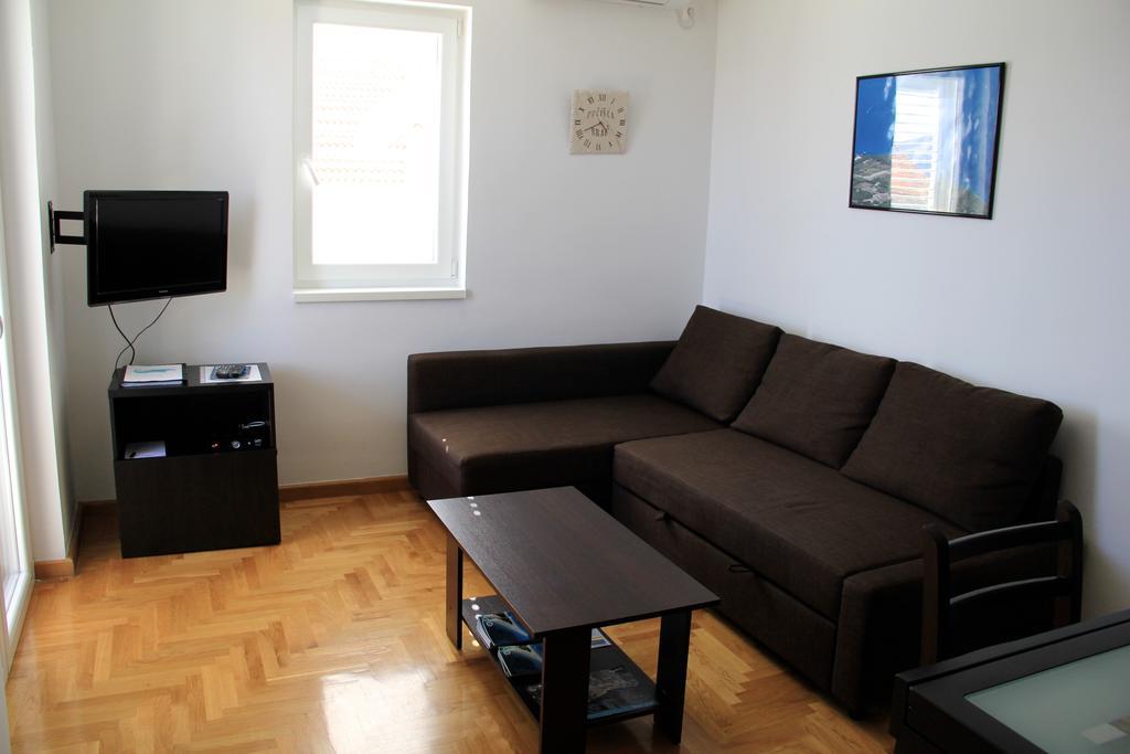 Jelena Apartments Bol Buitenkant foto